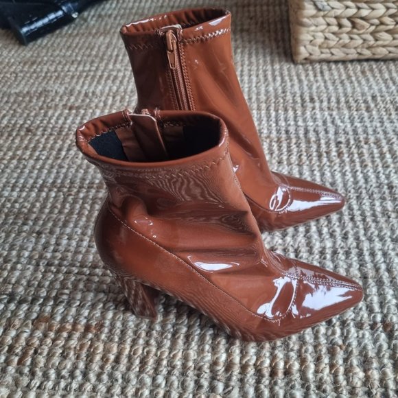 Brown patent boots - Picture 2 of 3